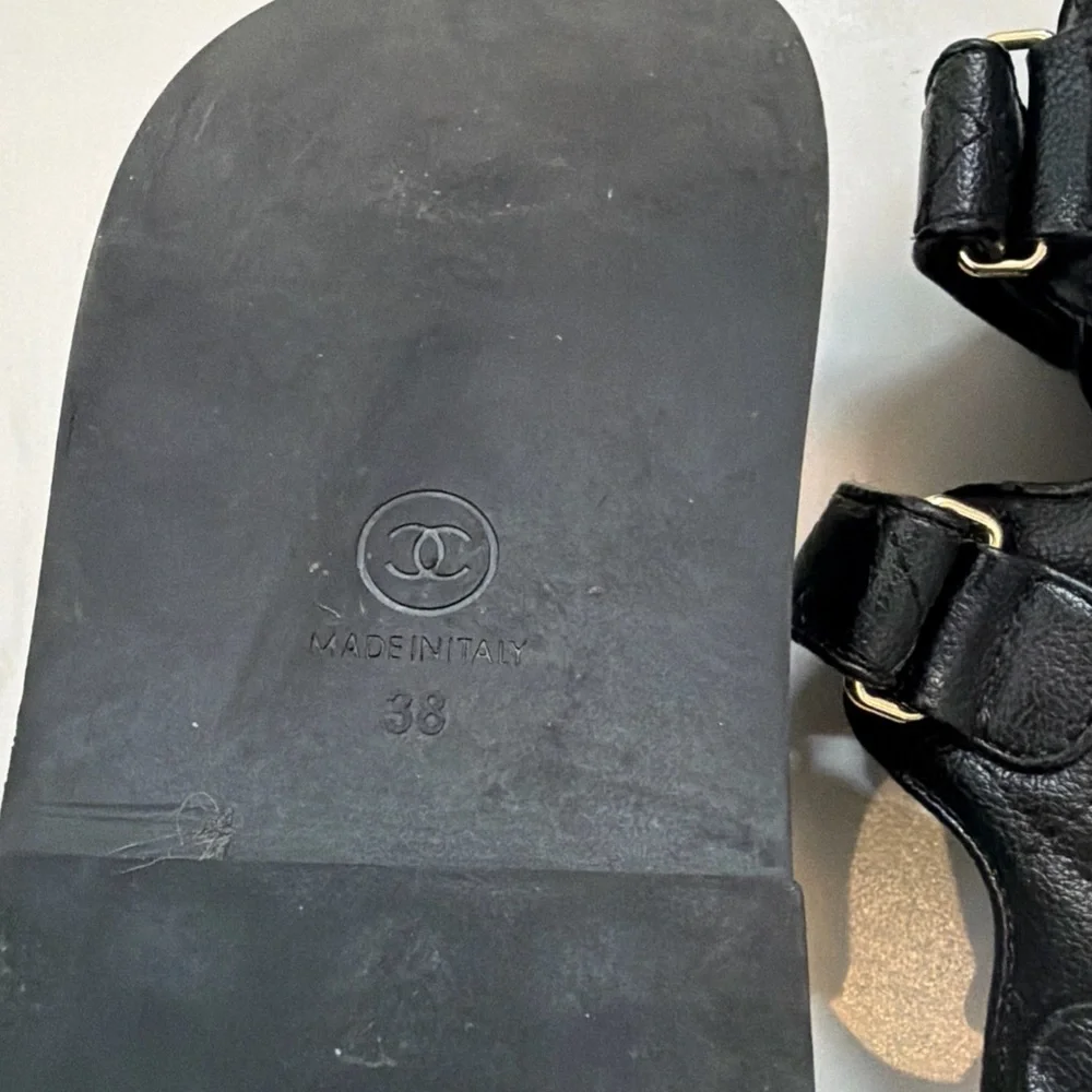 CHANEL Black Quilted Leather CC Logo Sandals with Gold Hardware - Picture 6 of 9